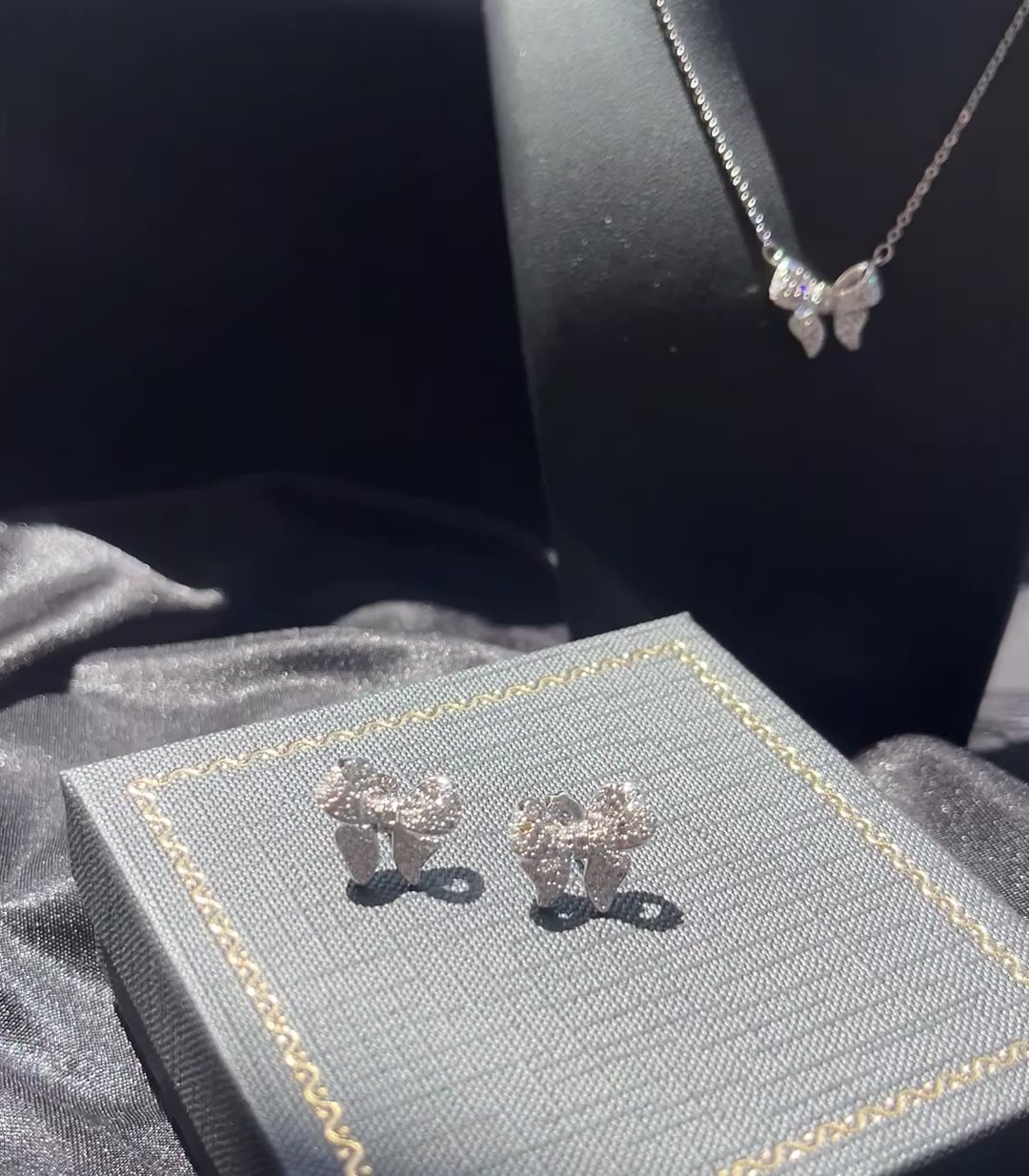 Twinkle Bow Necklace